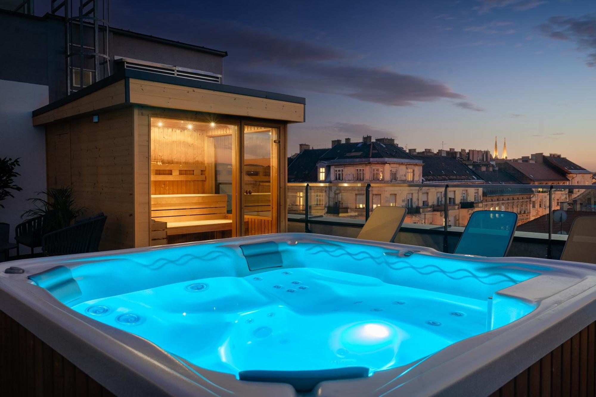 Onyx Luxury Hotel 4*
